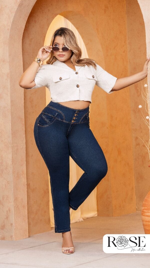 JEAN PLUS SIZE CON BOLSILLOS TIRO ALT0 4 BOTONES - REF: CONSUELO