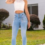JEAN TIRO ALTO DE 5 BOTONES SIN BOLSILLOS Y BOTA TUBO PARA MUJER - REF: DUNA