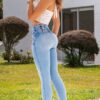 JEAN TIRO ALTO DE 5 BOTONES SIN BOLSILLOS Y BOTA TUBO PARA MUJER - REF: DUNA